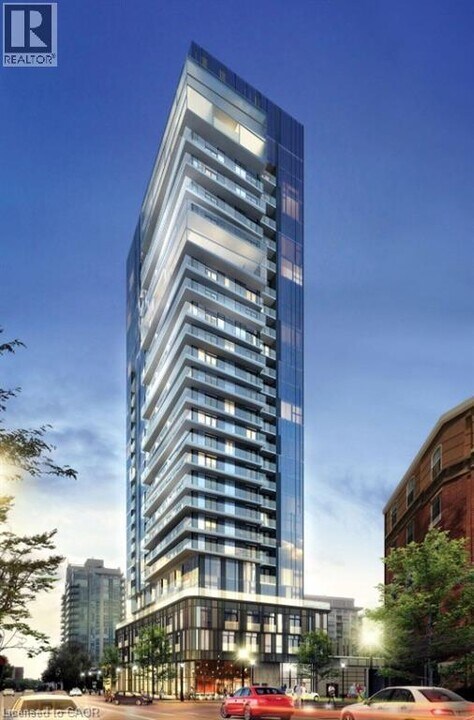 370 Martha St in Burlington, ON - Building Photo