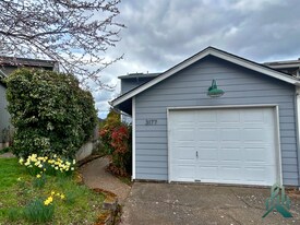 3177 NE Flintlock Pl in Corvallis, OR - Building Photo