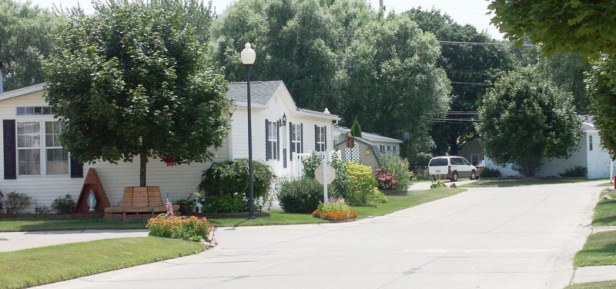 Silver Springs in Clinton Township, MI - Foto de edificio - Building Photo