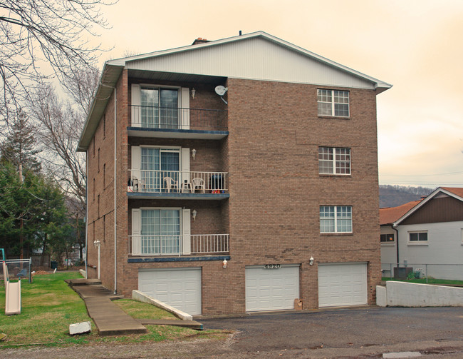 4920 Washington Ave in Charleston, WV - Foto de edificio - Building Photo