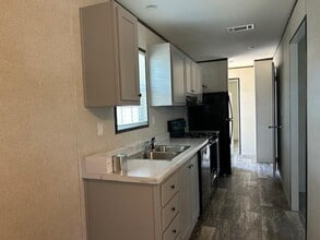 17031 US-301 in Dade City, FL - Building Photo - Building Photo