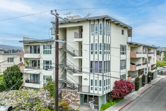 Lagunitas Towers in Oakland, CA - Building Photo - Primary Photo