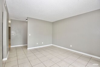 9934 Turf Way-Unit -Apt 2 in Orlando, FL - Building Photo - Building Photo