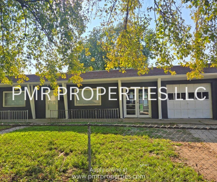 218 S 15th St in Council Bluffs, IA - Building Photo