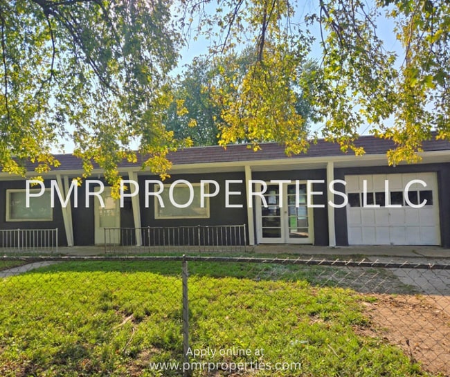 property at 218 S 15th St