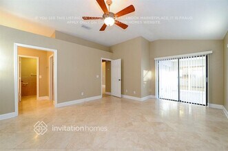 8945 Bayaud Dr in Tampa, FL - Building Photo - Building Photo