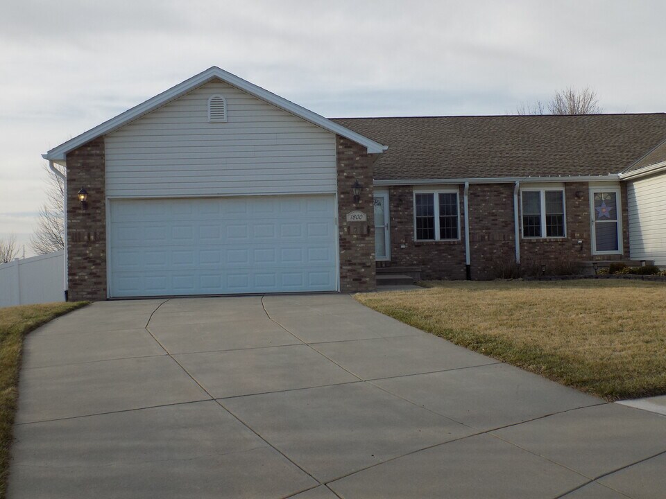 1800 Miranda Ct in Lincoln, NE - Building Photo