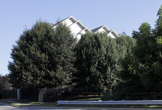 The Gates Of McLean in McLean, VA - Building Photo - Building Photo