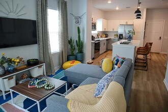 Aspen Heights Tampa in Tampa, FL - Building Photo - Building Photo