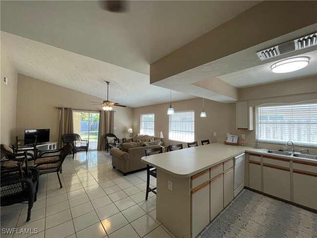 563 99th Ave N in Naples, FL - Building Photo - Building Photo