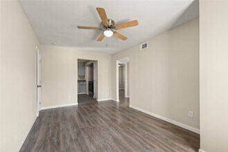 2803 Cleburne St in Houston, TX - Building Photo - Building Photo