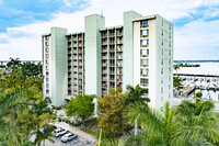 Royal Palm Towers in Ft. Myers, FL - Foto de edificio - Building Photo