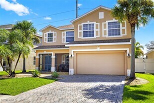 8250 Silver Birch Way in Lehigh Acres, FL - Building Photo