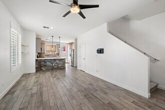 3030 N 38th St, Unit 120 in Phoenix, AZ - Building Photo - Building Photo