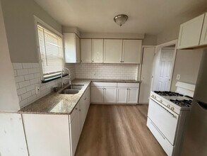 18808 Kingsville St in Harper Woods, MI - Building Photo - Building Photo