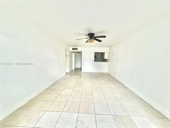 1305 W 46th St in Hialeah, FL - Building Photo - Building Photo