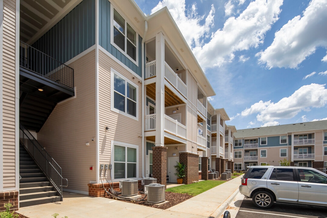 Attain at Bradford Creek in Huntsville, AL - Building Photo