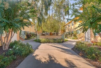Birchwood Meadows in Sacramento, CA - Foto de edificio - Building Photo