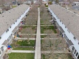 1240 Ilona Park Rd in Pickering, ON - Building Photo