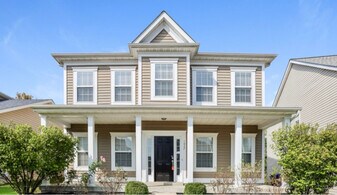 1027 Glengarry Dr in Wentzville, MO - Building Photo