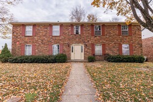 9308 Aylesbury Dr in Louisville, KY - Building Photo