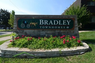 Bradley Place Townhomes in Milwaukee, WI - Building Photo - Building Photo