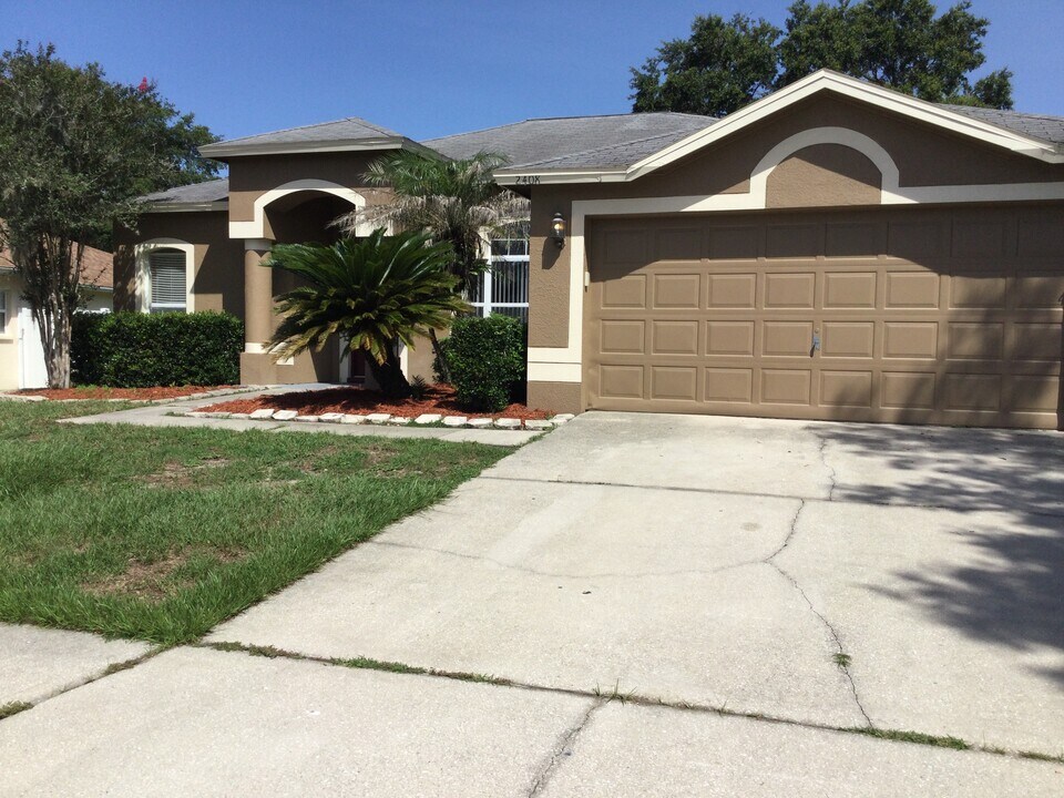 2408 Groveway Dr in Valrico, FL - Building Photo