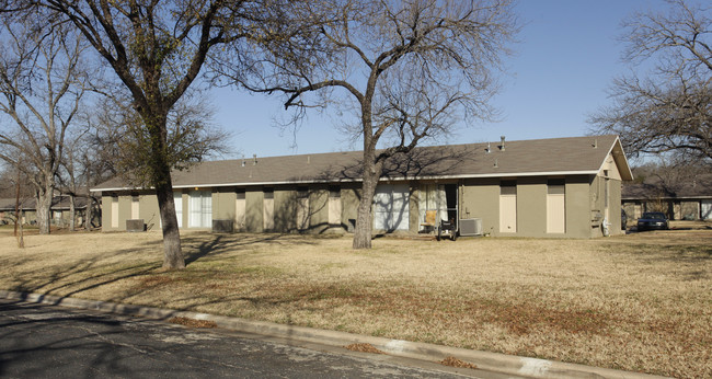 Springdale Gardens Apartments in Austin, TX - Building Photo - Building Photo