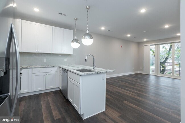 45 W Haines St, Unit 205 in Philadelphia, PA - Building Photo - Building Photo