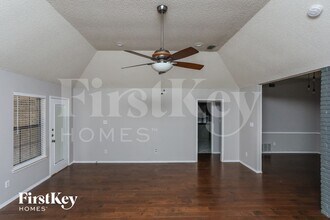 408 Flagstone Dr in Burleson, TX - Foto de edificio - Building Photo