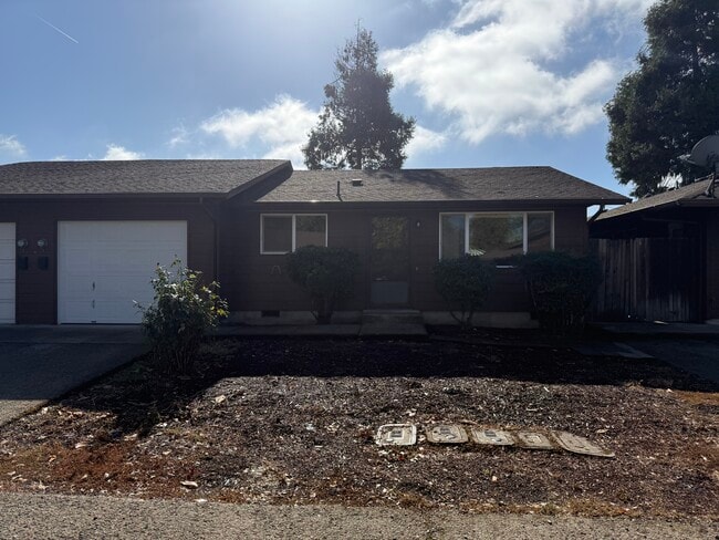 979 Chambers St in Eugene, OR - Building Photo - Building Photo