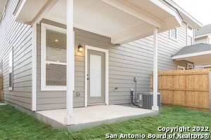 10206 Lynwood Vlg in San Antonio, TX - Building Photo - Building Photo