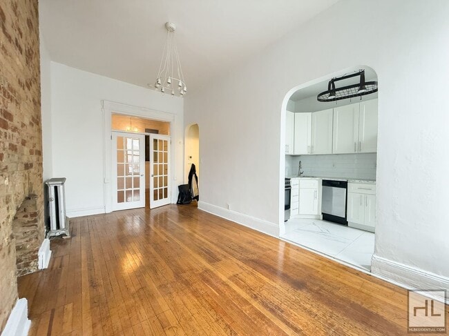 BEDFORD AVENUE / Spacious 1-Bed 1-Bath, Unit 1A in Brooklyn, NY - Foto de edificio - Building Photo