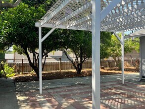 560 Burlington Dr in Vacaville, CA - Building Photo - Building Photo