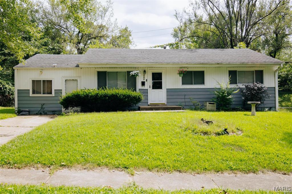 1002 Hutton Pl in Ferguson, MO - Building Photo