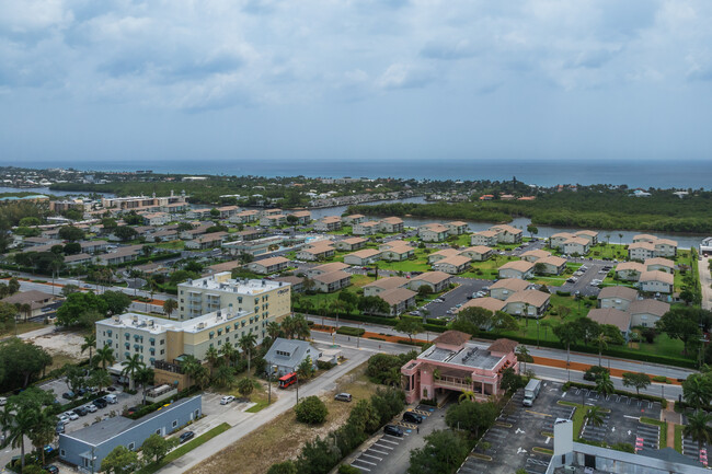 Sterling Village Condominium in Boynton Beach, FL - Foto de edificio - Building Photo