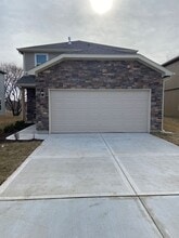 21351 W 215th Pl in Spring Hill, KS - Building Photo - Building Photo