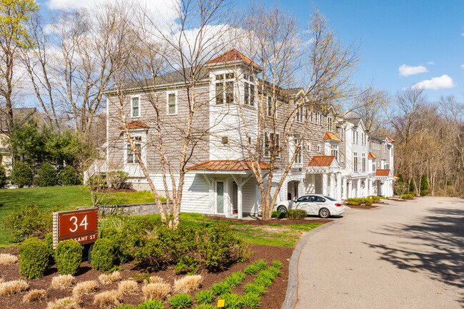 34 Pleasant ST in Foxboro, MA - Building Photo - Building Photo