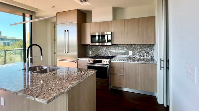 4819 Skillman St, Unit 4401 in Dallas, TX - Building Photo - Building Photo