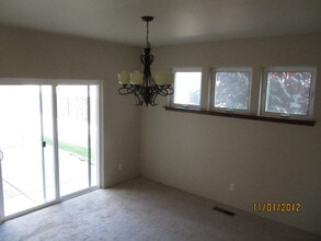 389 Cascade Dr in Central Point, OR - Building Photo - Building Photo