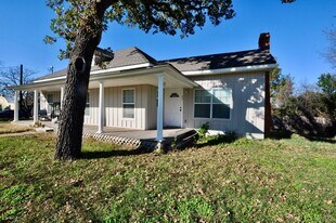 814 W Ball St in Weatherford, TX - Building Photo