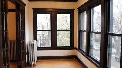 2516 N Sawyer Ave in Chicago, IL - Building Photo - Building Photo