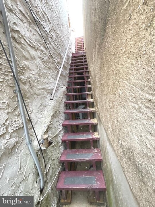 127 Green Ln in Philadelphia, PA - Building Photo
