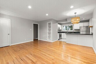 4317 SE Lexington St in Portland, OR - Building Photo - Building Photo