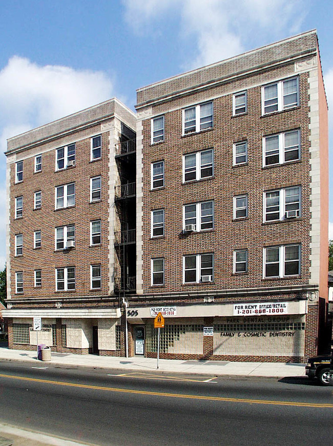 Ausonia Apartments in Highland Park, NJ - Building Photo - Building Photo