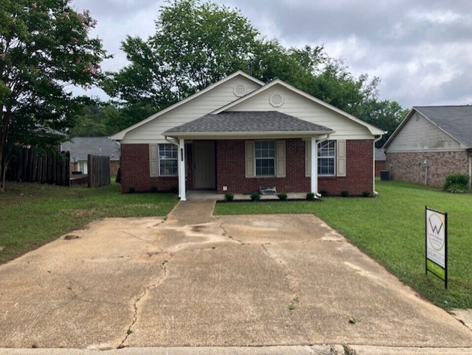 3546 Crestview Rd in Tupelo, MS - Building Photo
