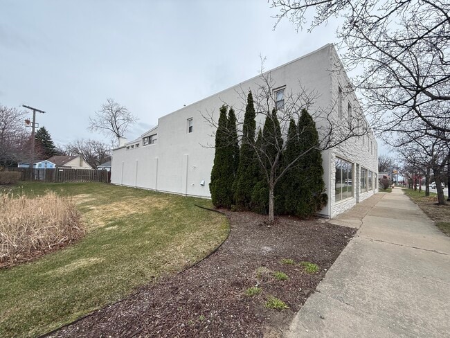 29222 Grand River Ave in Farmington Hills, MI - Building Photo - Building Photo