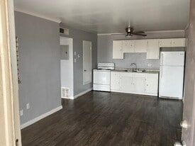 806 McCauley Blvd in San Antonio, TX - Building Photo