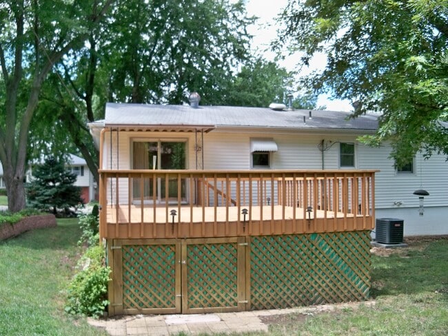 1201 Midyett Rd in St. Joseph, MO - Foto de edificio - Building Photo