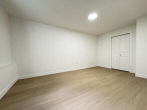 4598 Sardis St in Burnaby, BC - Building Photo - Building Photo